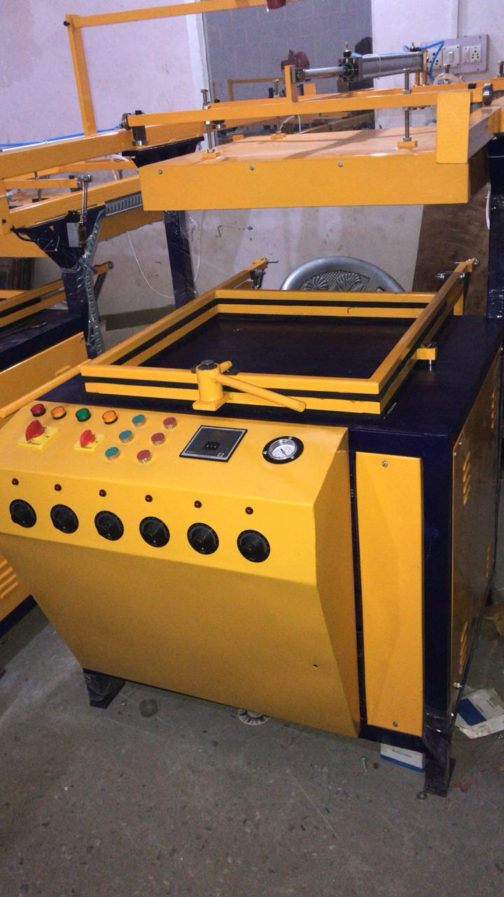 Semi-Automatic Vacuum Forming Machine